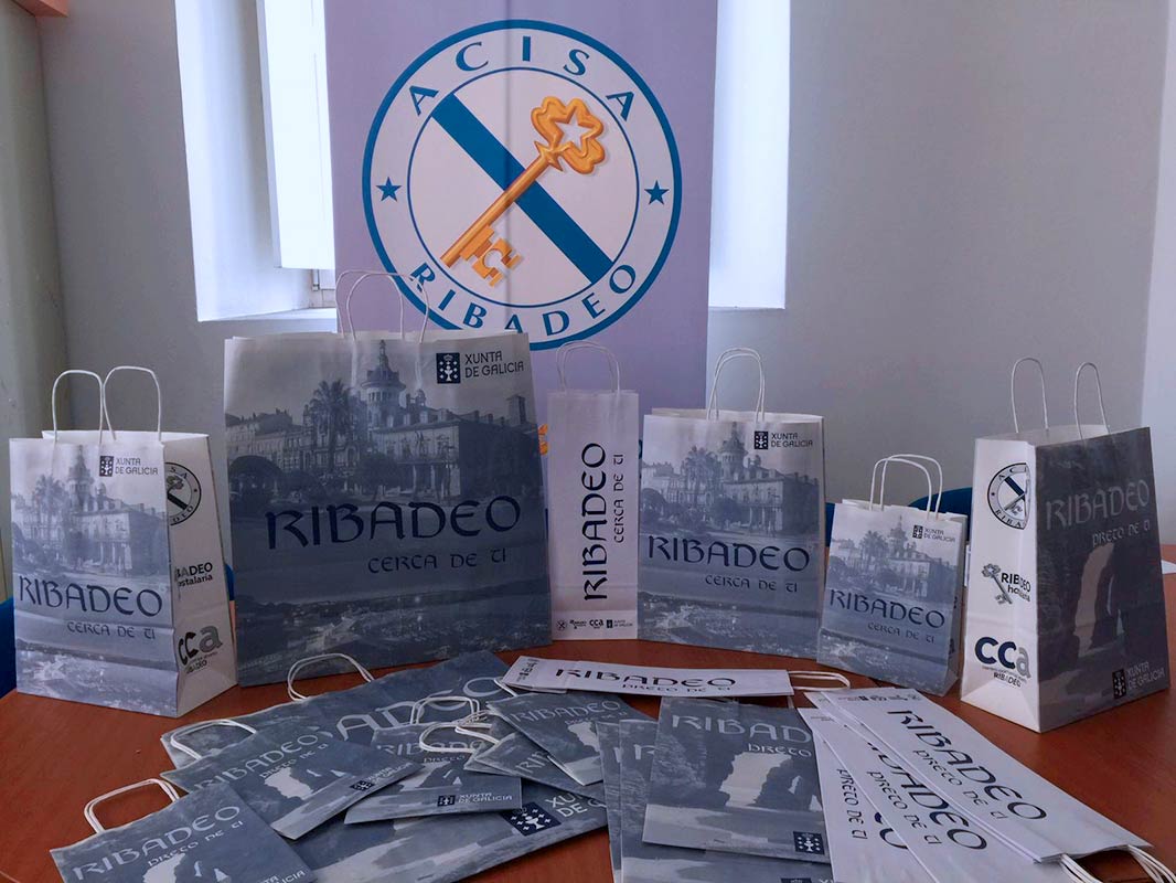 ACISA Ribadeo distribúe 35.000 bolsas de papel entre os seus asociados e asociadas